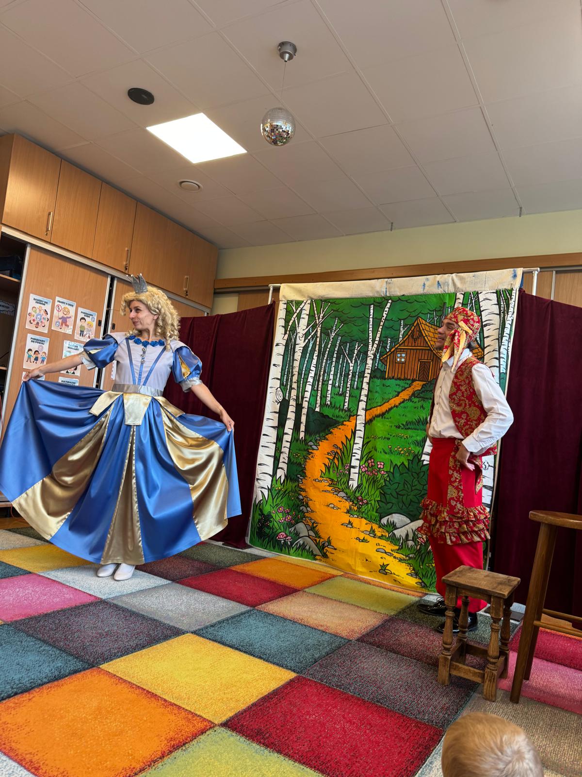 You are currently viewing Teatrzyk przedszkolny ,,Przygody kapryśnej królewny”
